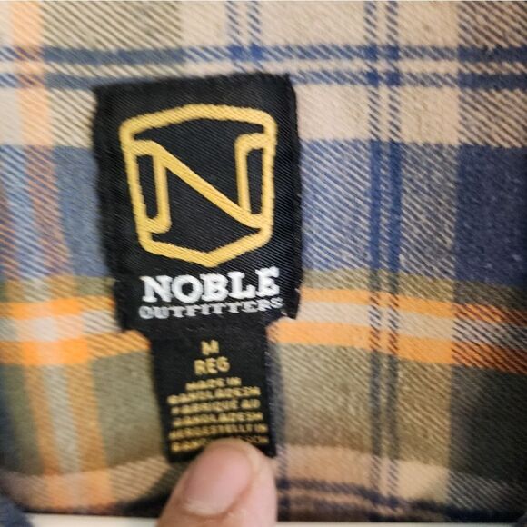 Men's Noble Outfitters "Regular" longsleeve button-down shirt, size Medium - Picture 2 of 3